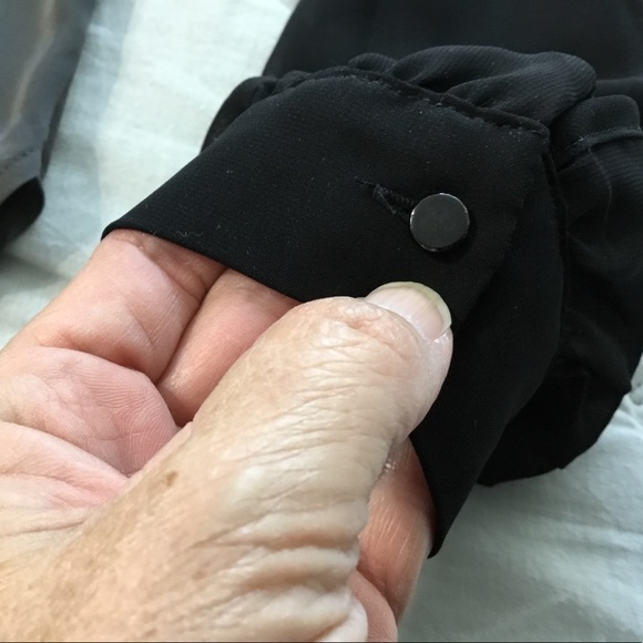 Kenneth Cole Chiffon/Satiny Blouse 🎖HP🎖 - Picture 6 of 14